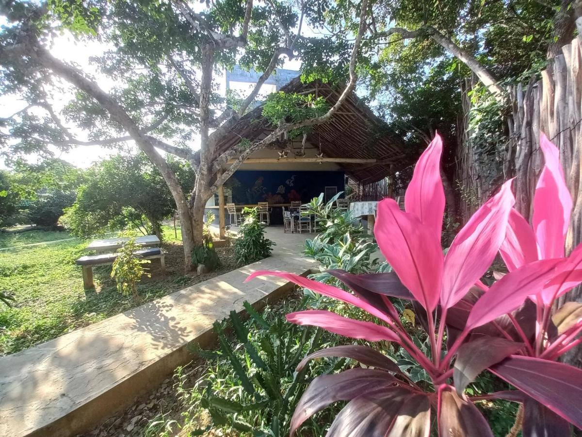 Watamu Beach Cottages B&B Екстер'єр фото