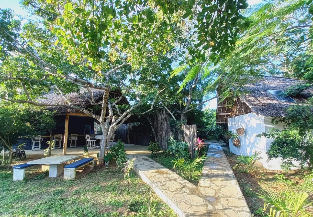 Watamu Beach Cottages B&B Екстер'єр фото