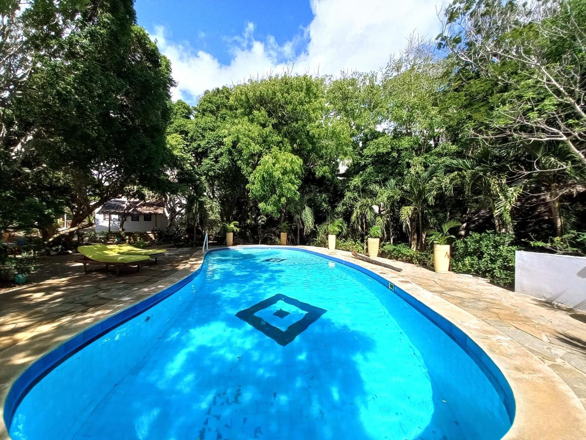 Watamu Beach Cottages B&B Екстер'єр фото