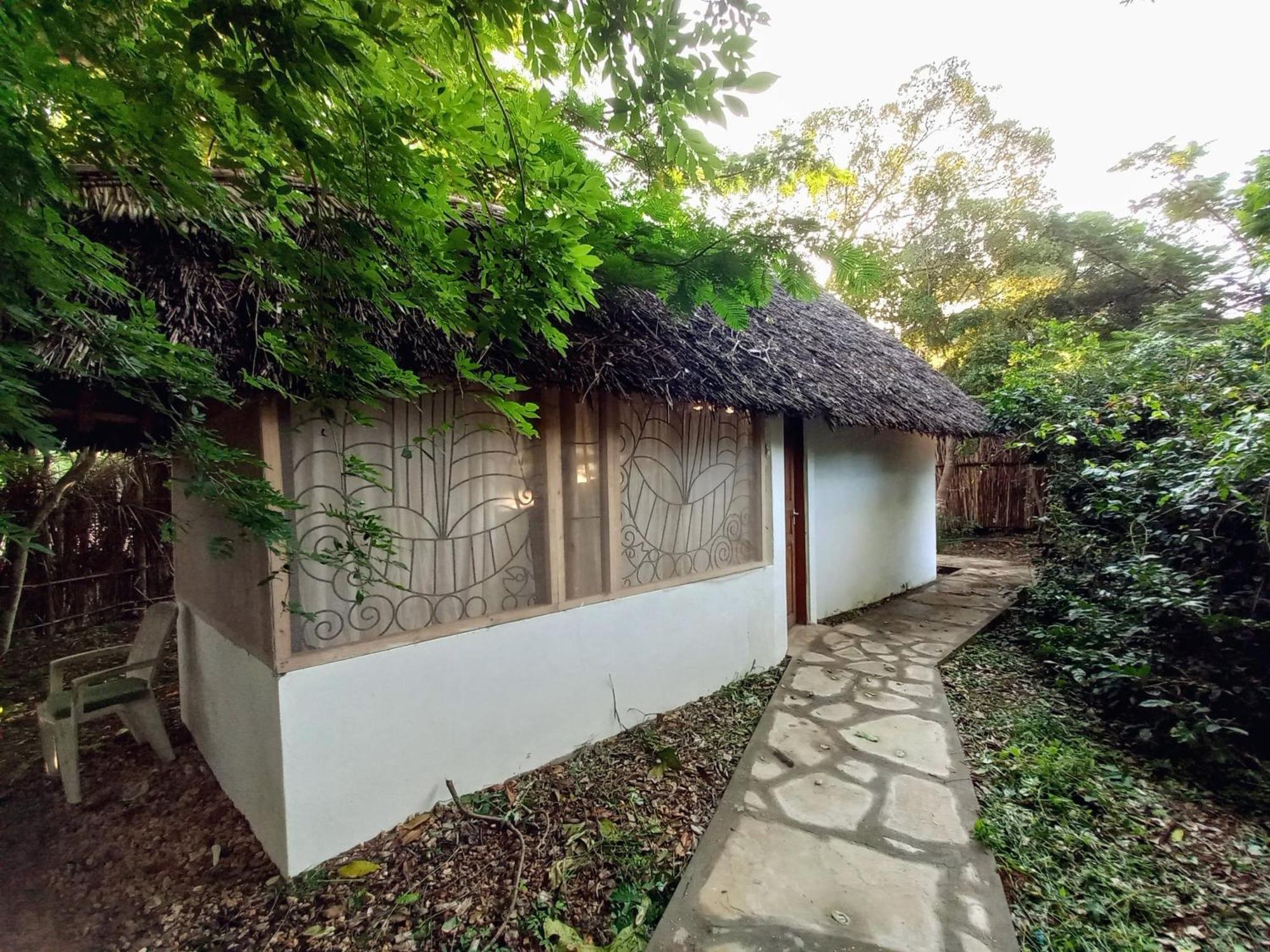 Watamu Beach Cottages B&B Екстер'єр фото