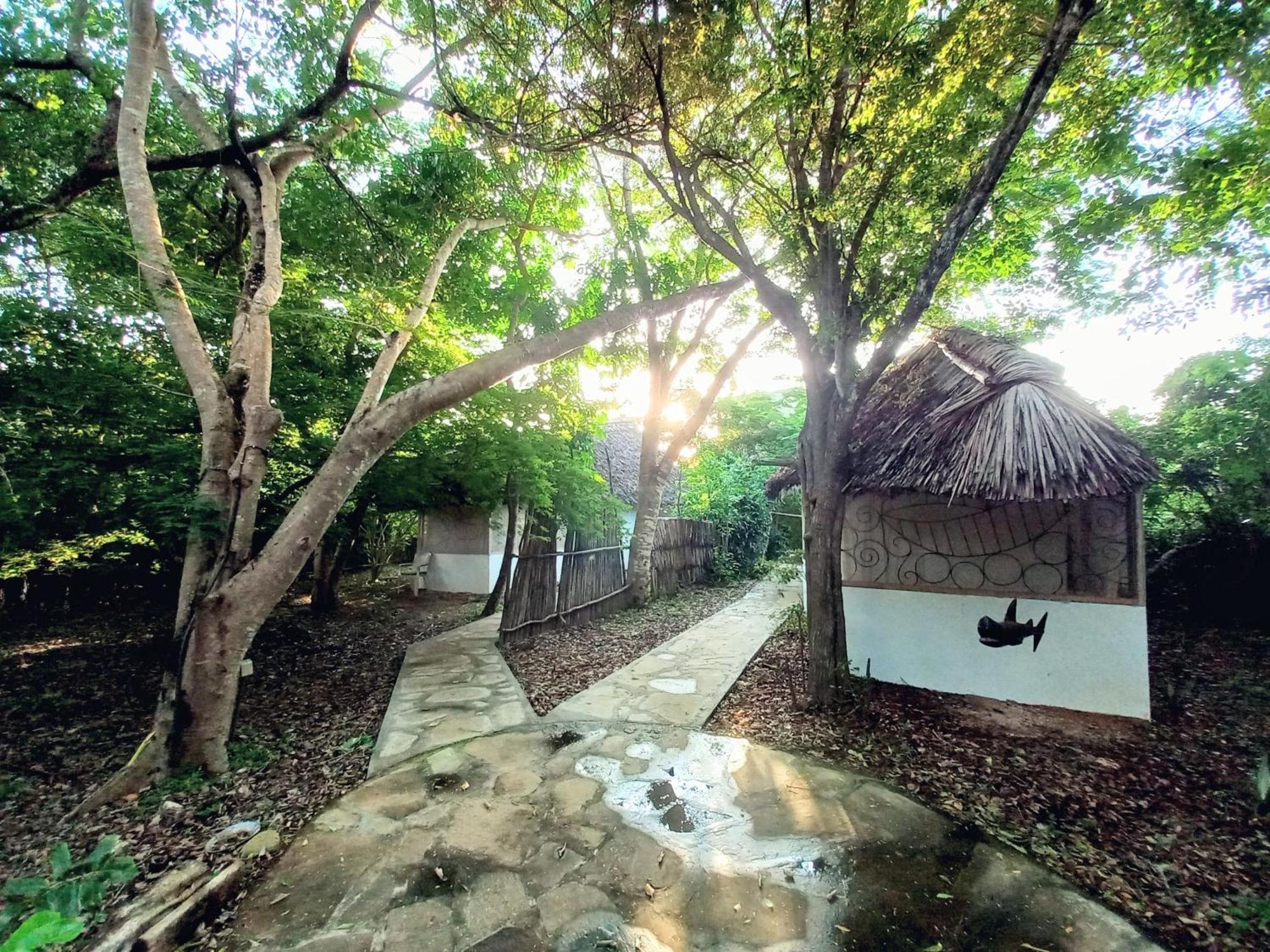 Watamu Beach Cottages B&B Екстер'єр фото